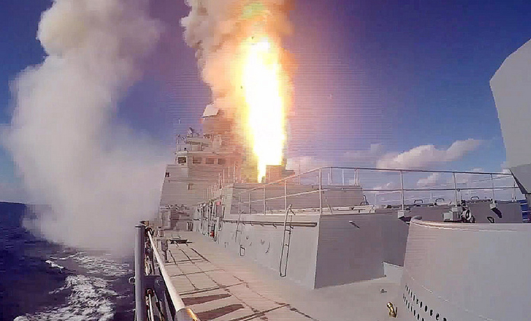 Корабли ВМФ РФ уничтожили склады с оружием ИГИЛ в Сирии