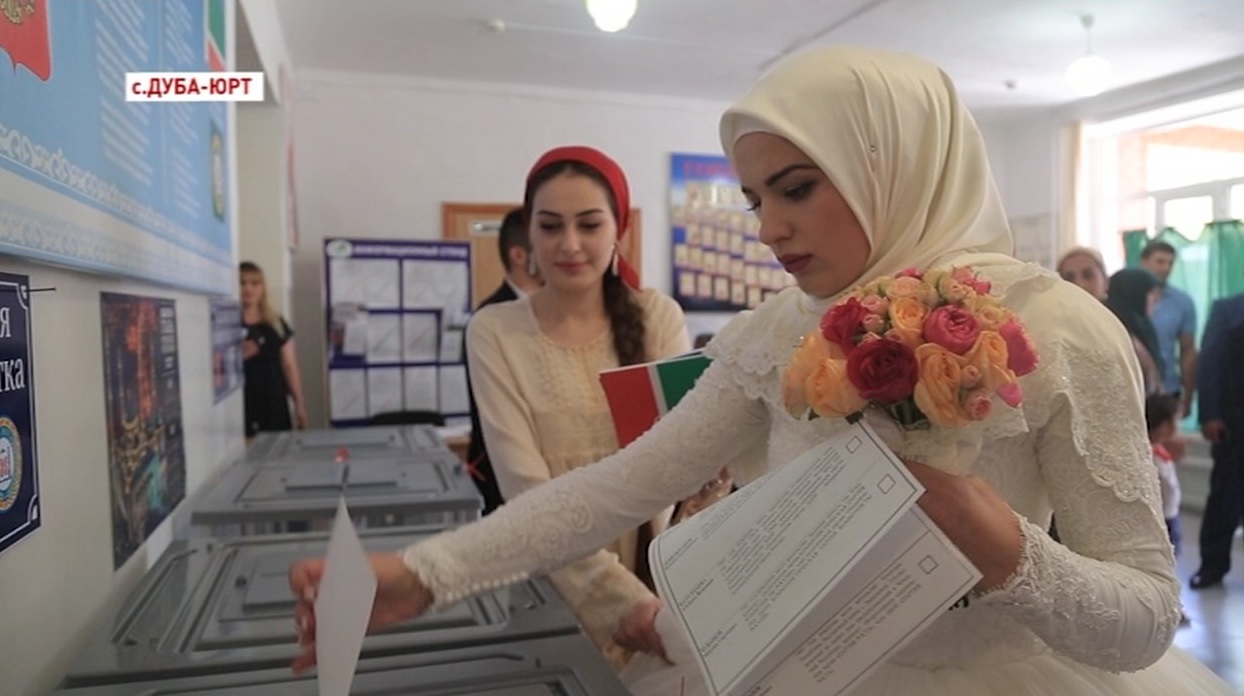 Чеченские молодожены приняли участие в едином дне голосования