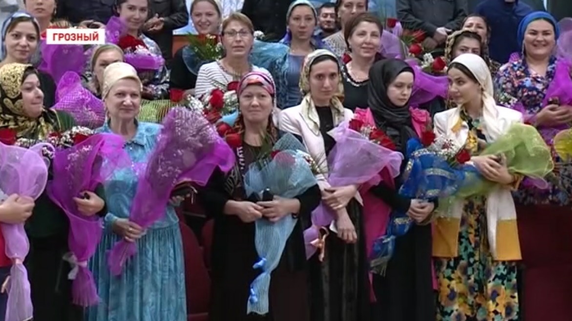 Торжества ко Дню чеченской женщины прошли по всей республике