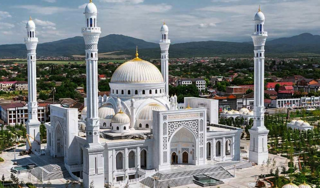 Пятничные молитвы прошли в 17 крупных мечетях ЧР