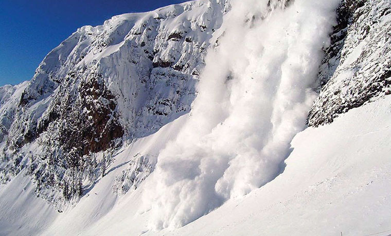 В горах Северного Кавказа сохраняется высокая лавиноопасность
