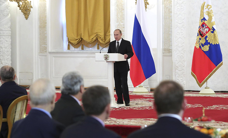 Владимир Путин: Подвиги совершаются не ради медалей, а ради спасения других людей