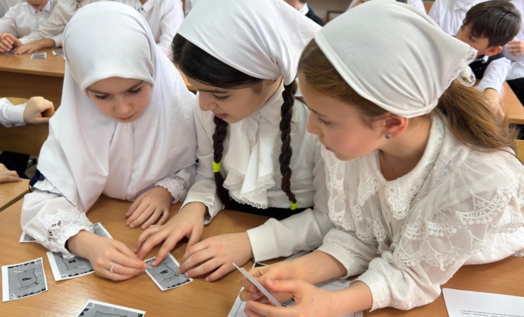 Чеченские школьники провели внеклассные чтения к Международному дню родного языка