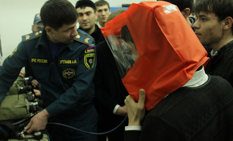 Подросткам &quot;группы риска&quot; и учащейся молодежи Чечни рассказали о профессии пожарного
