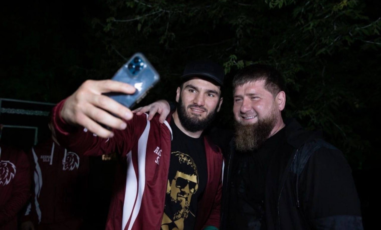 Рамзан Кадыров встретился с чеченским боксёром Артуром Бетербиевым