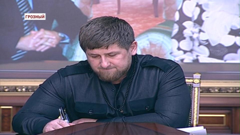 Р. Кадыров встретился с сотрудниками Военного комиссариата