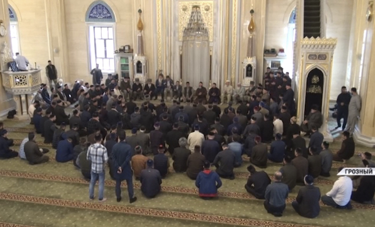 В центральной мечети «Сердце Чечни» состоялся большой Мовлид в честь дня Ашура
