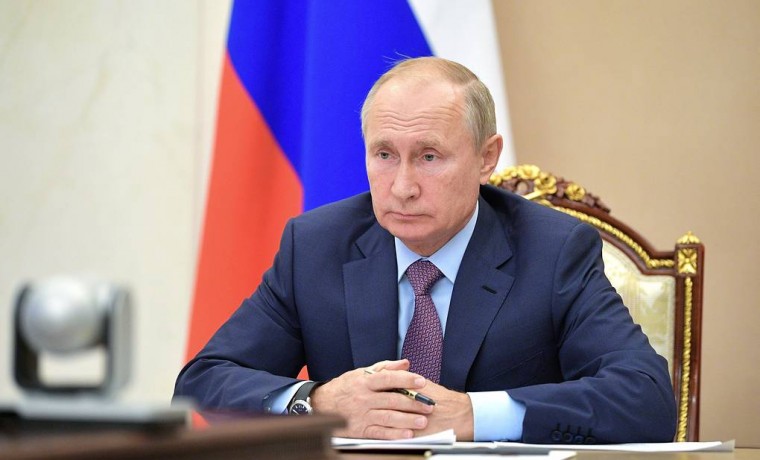 Владимир Путин заявил, что тотальных ограничений из-за COVID-19 в России не планируется
