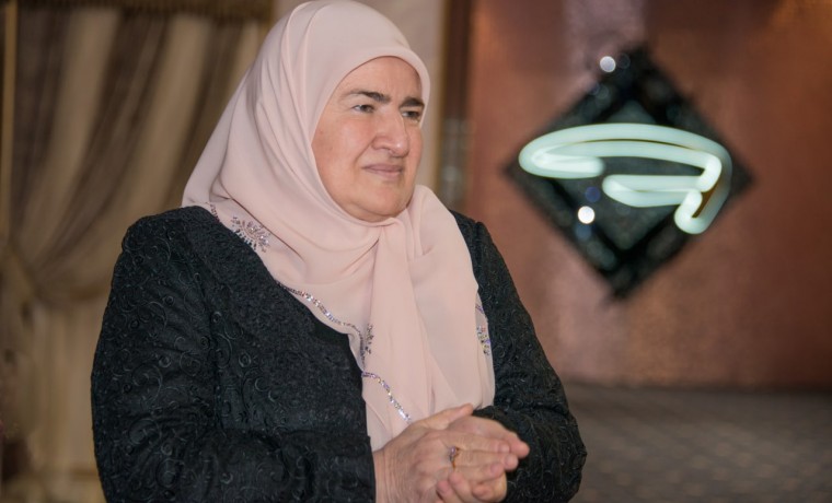 Аймани Кадырова награждена орденом Дружбы Донецкой Народной Республики