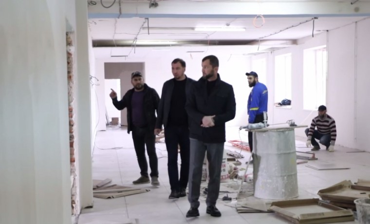 Хож-Бауди Дааев проинспектировал ход ремонтных работ в школах Урус-Мартановского района