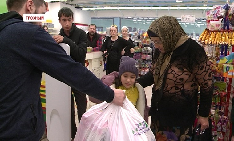 Фонд Кадырова организовал  для детей  из малоимущих семей благотворительную акцию 