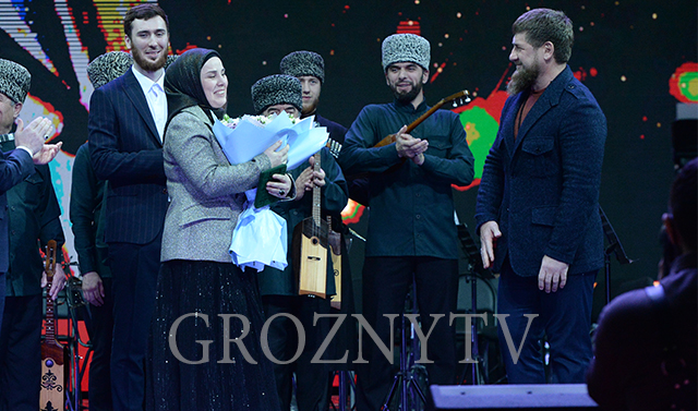 Рамзан Кадыров наградил директора Чеченской госфилармонии Орденом Кадырова