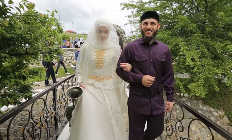 Рамзан Кадыров продолжает делиться с подписчиками традициями чеченской свадьбы