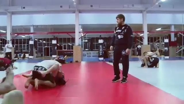 Рамзан Кадыров посетил тренировку бойцов клуба «Ахмат»