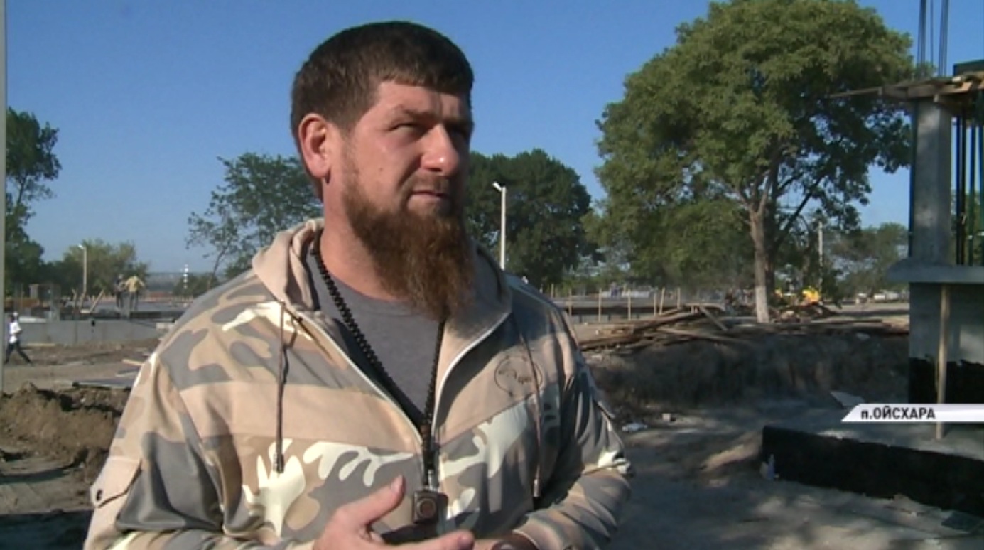 Рамзан Кадыров проверил ход строительных работ в поселке Ойсхара