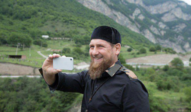 Рамзан Кадыров поздравил коллектив ЧГТРК «Грозный» с 17-ой годовщиной 