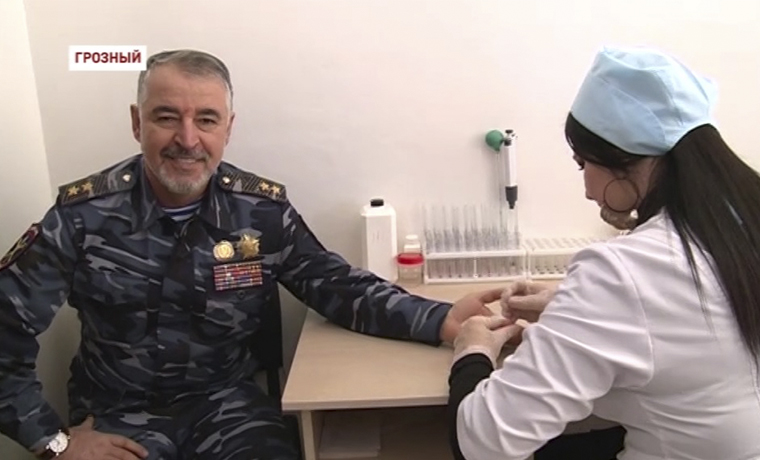 Сотрудники полиции Чечни проходят профилактический медосмотр