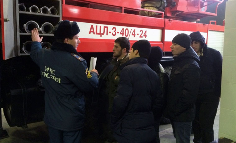 Чеченские пожарные рассказали учащимся о своих трудовых буднях