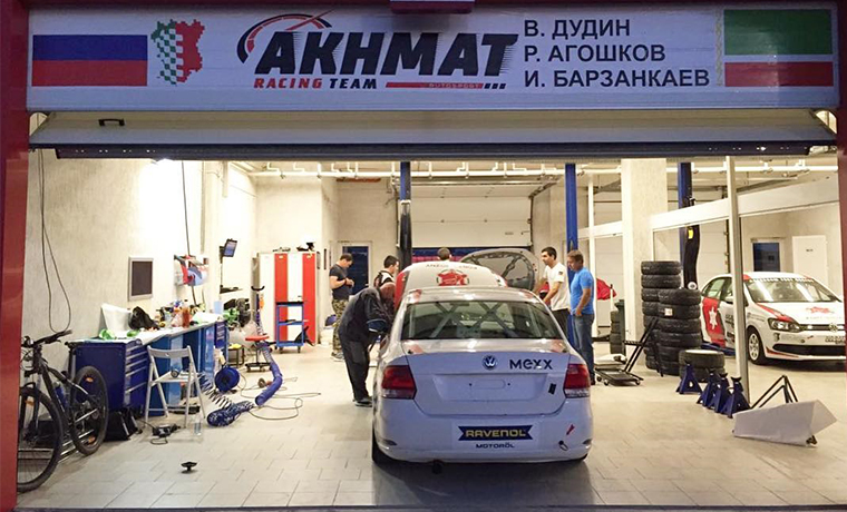 Пилот «AKHMAT Racing Team» победил в четвертом этапе чемпионата России в серии кольцевых гонок