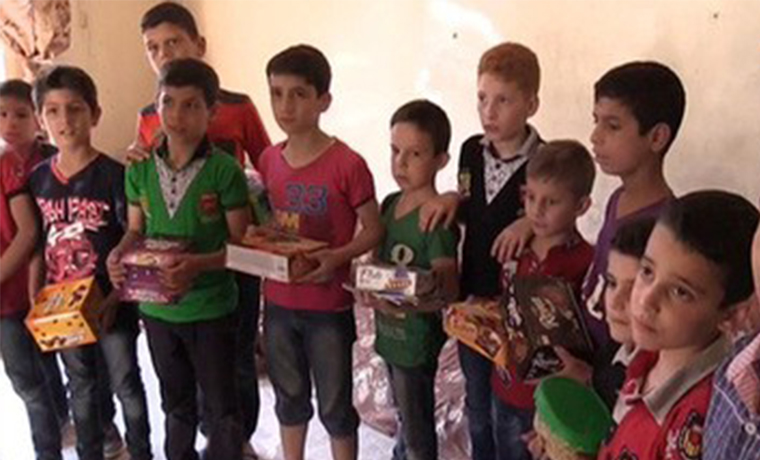 Российские военные в Международный день защиты детей передали подарки сиротам детдома Алеппо