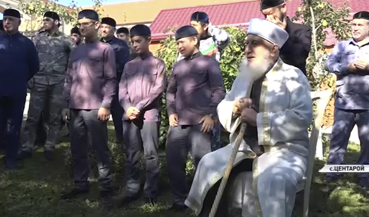 В Центарое провели обряд жертвоприношения во главе с Хож-Ахмедом Кадыровым 