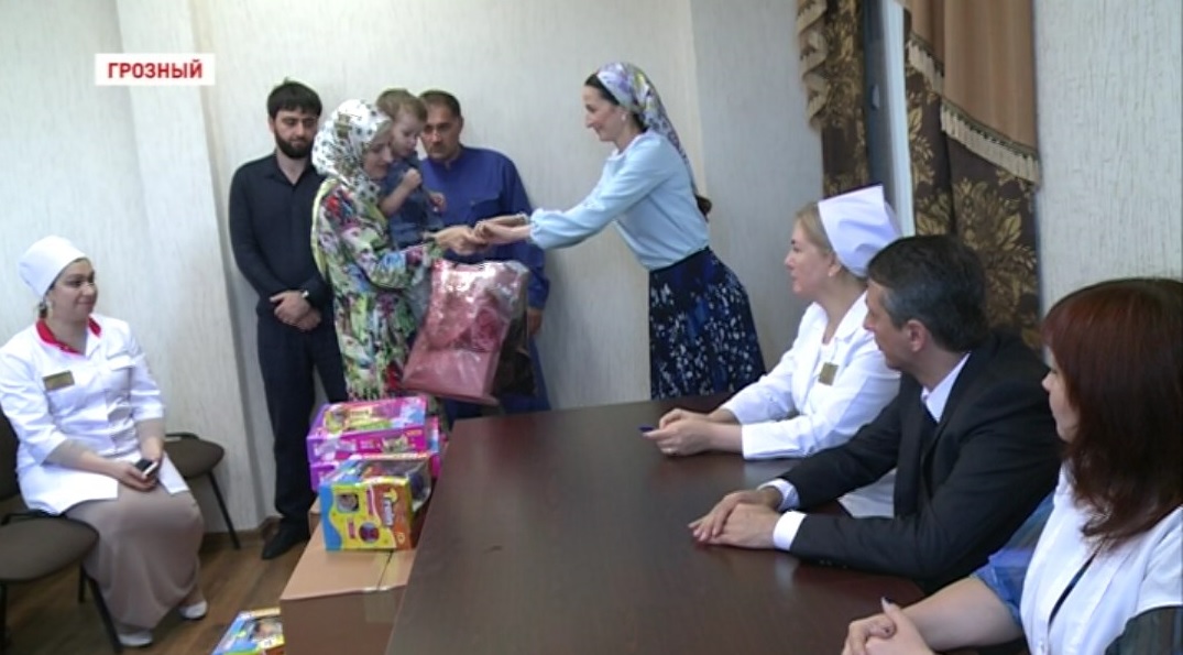РОФ имени Ахмата-Хаджи Кадырова оказал материальную помощь детям с болезнью «синдром бабочки»