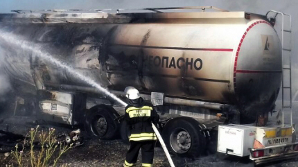 В Шалинском районе Чечни пожарные ликвидировали возгорание автоцистерны с топливом