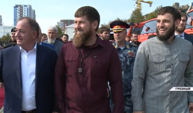 Рамзан Кадыров принял участие в торжественной передаче спецтехники для городских служб Грозного