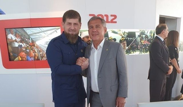 Рамзан Кадыров поздравил жителей Татарстана с Днем Республики