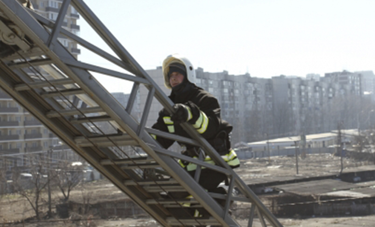 8 апреля была запатентована первая в мире пожарная лестница 