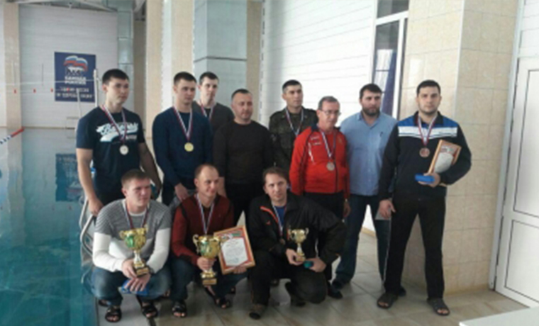 Команда чеченских спасателей стала призером на соревнованиях по плаванию