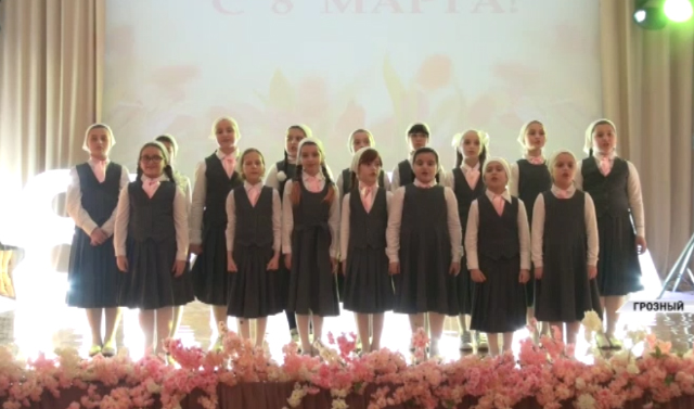 В Грозненском Центре образования отметили наступающий праздник 8 марта 