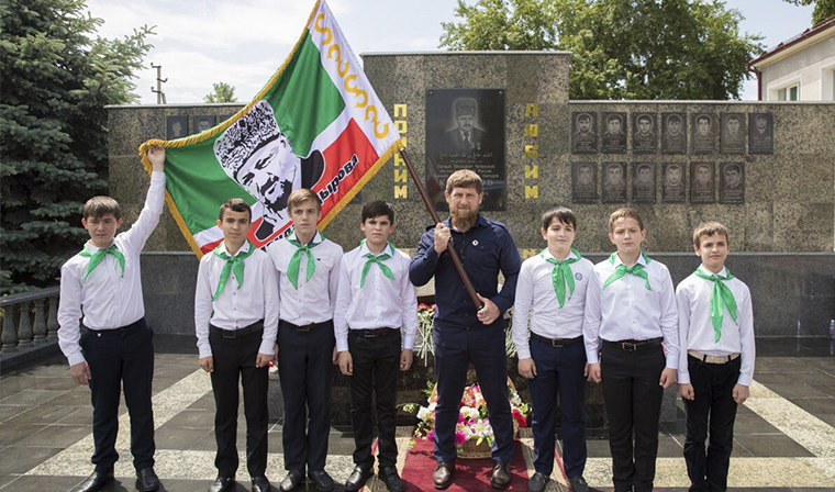 Рамзан Кадыров посетил последний звонок в Центароевской средней школе