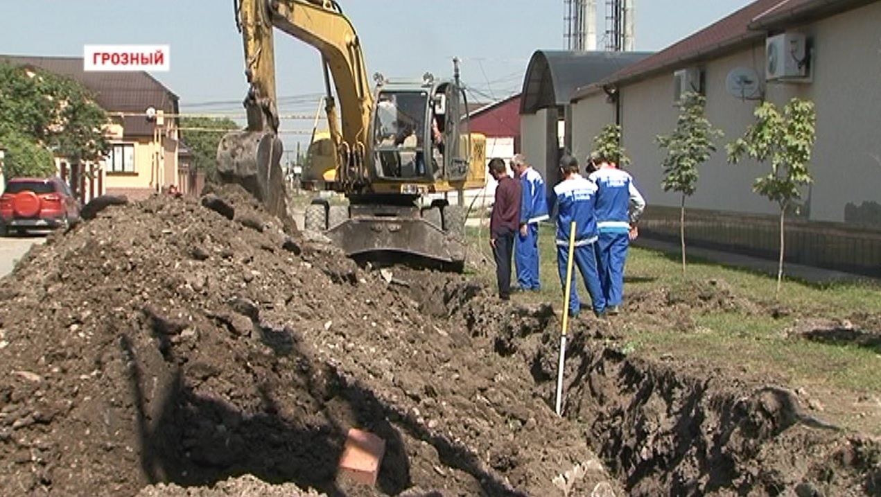 В Октябрьском районе Грозного прокладывают новую ливневую канализацию