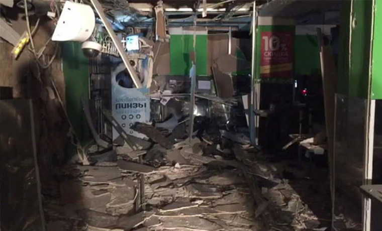 При взрыве в магазине &quot;Перекресток&quot; в Петербурге пострадали тринадцать человек