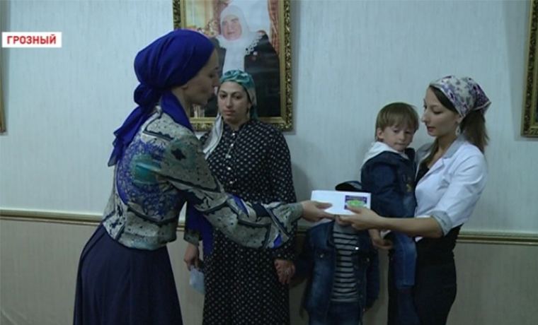 Финансовую помощь от Фонда имени Ахмата-Хаджи Кадырова получили еще две семьи