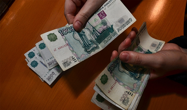 Минфин прогнозирует падение доходов россиян из-за платежей по кредитам