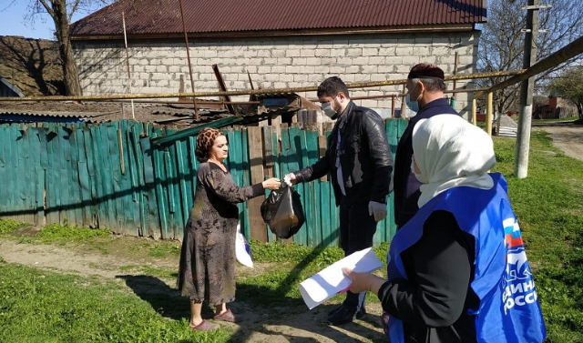 Волонтеры «Единой России» в ЧР собрали более 500 книг для пенсионеров