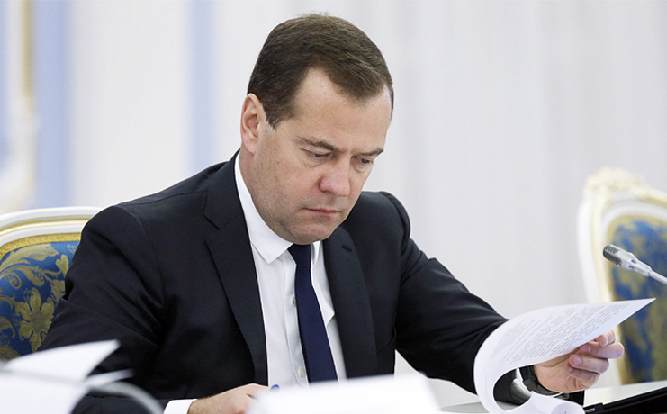  Дмитрий Медведев подписал постановление о внедрении в России электронного ПТС