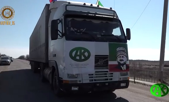 В Мелитополь передано 3 машины УАЗ - "Патриот" и 20 тонн продовольствия от РОФ им. А.-Х. Кадырова
