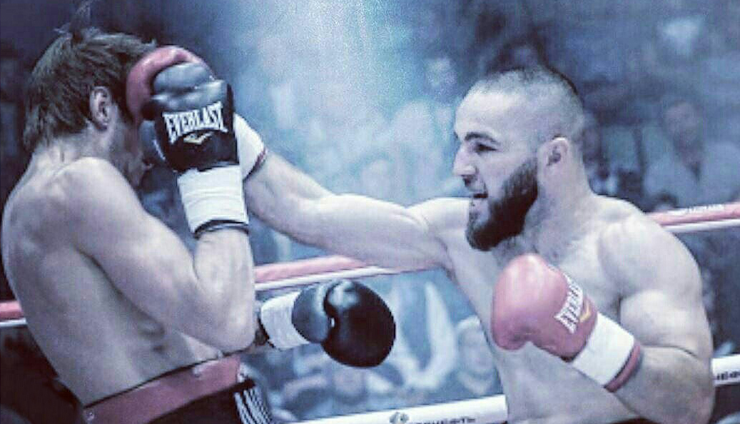 Рамзан Кадыров поздравил боксера Висхана Мурзабекова с победой над Андреем Долгожиевым