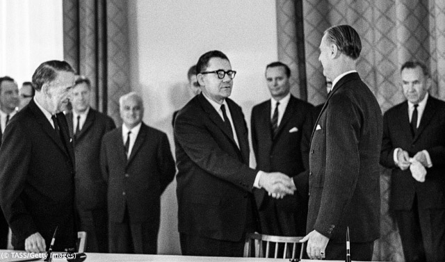 5 марта 1970 года вступил в силу Договор о нераспространении ядерного оружия