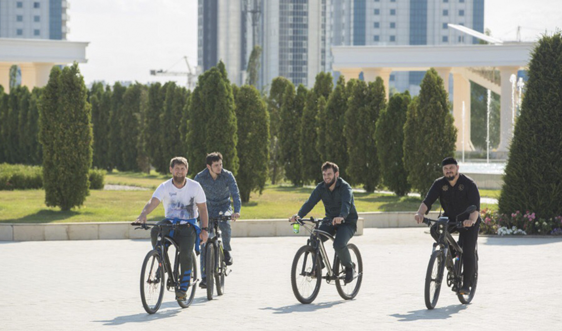 Рамзан Кадыров совершил велопрогулку по Грозному 