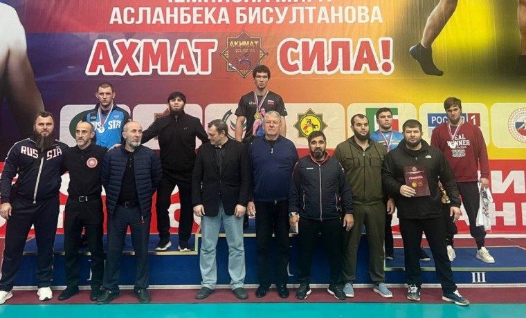 Чеченские спортсмены стали победителями и призерами Всероссийского турнира по вольной борьбе