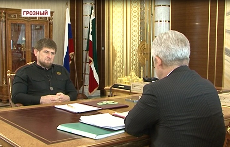 M.Khuchiev reported to R.Kadyrov on the progress of the reconstruction work in Sunzhenskiy district 