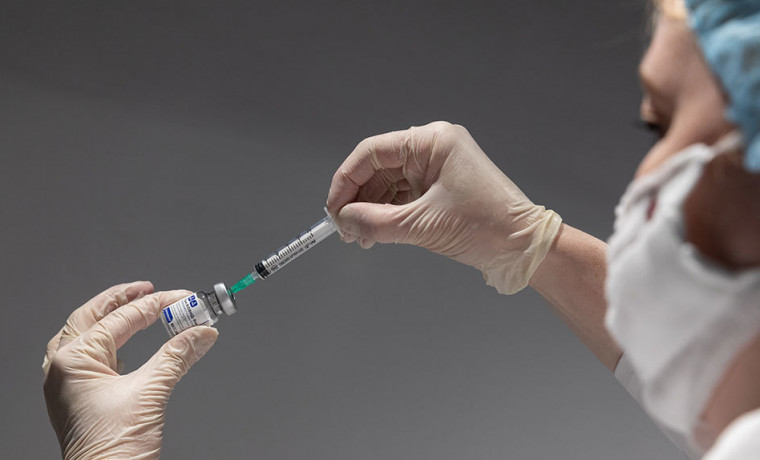 В России планируют создать поливакцину от коронавируса и гриппа