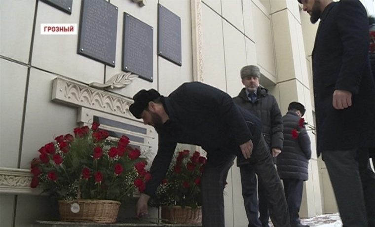 В Чеченской Республике почтили память погибших во время теракта 27 декабря 2002 года