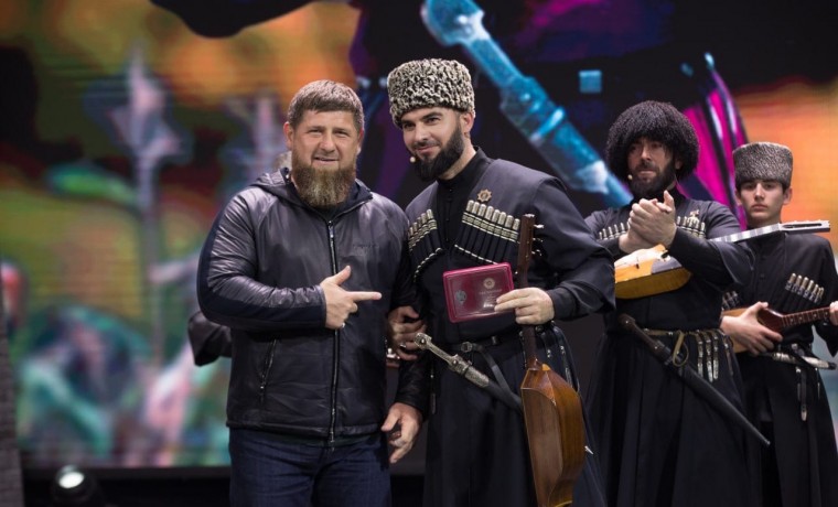 Рамзан Кадыров посетил сольный концерт народного артиста ЧР Ризавди Исмаилова