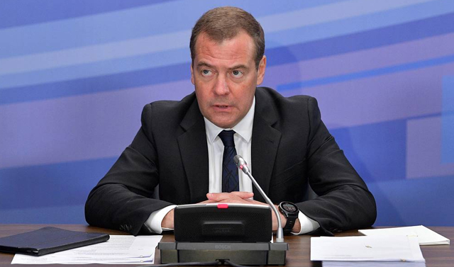 Медведев поручил проработать вопрос введения штрафов за превышение скорости на 10-20 км/ч