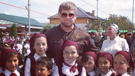 Рамзан Кадыров поздравил школьников и учителей с Днем знаний